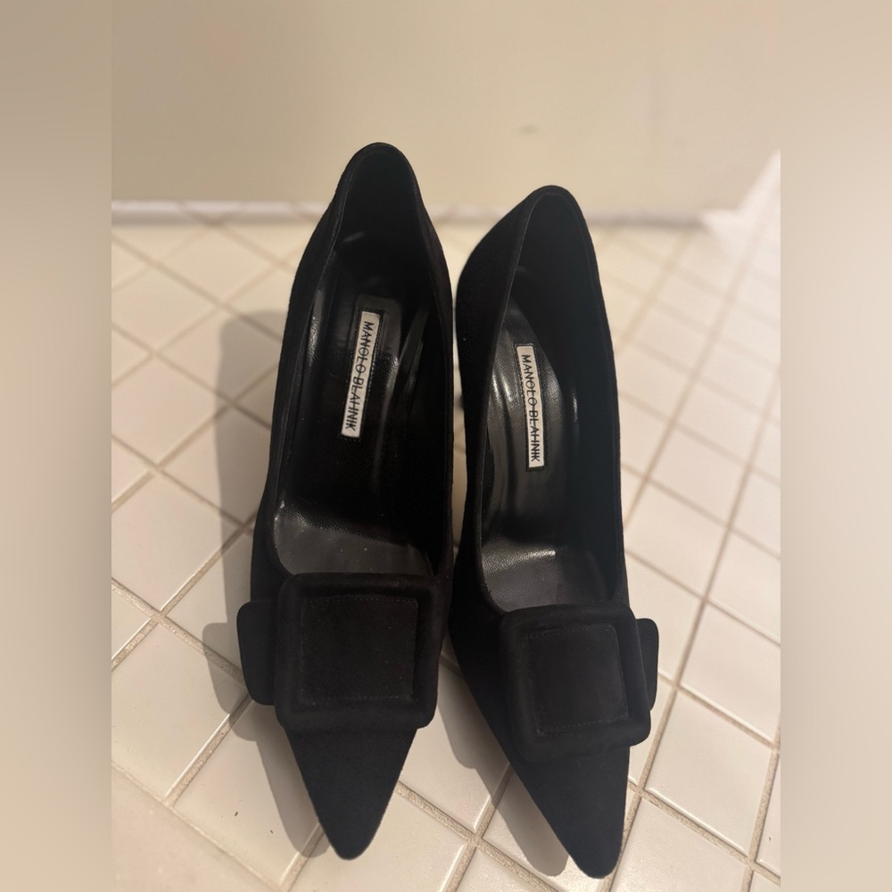 Monolo Blahnik Maysale Suede Pointed-Toe Buckle Pumps - Picture 8 of 12